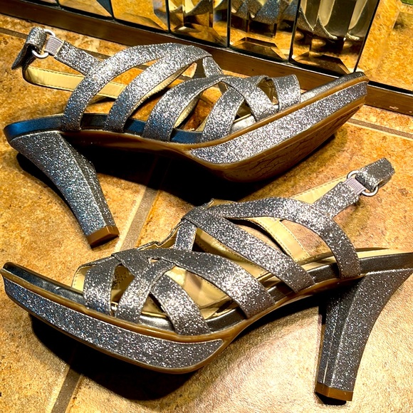 Naturalizer Shoes - NWT Naturalizer Silver Sandals